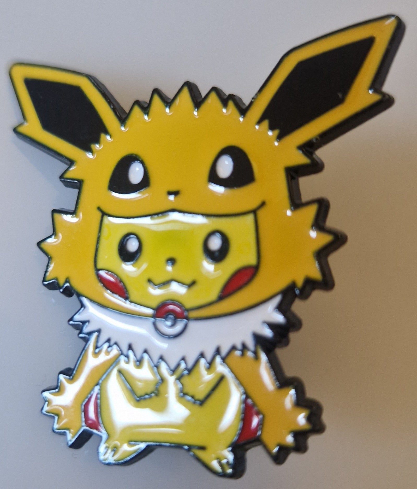 Pokémon-style brooch pin – Pikachu in Jolteon Costume