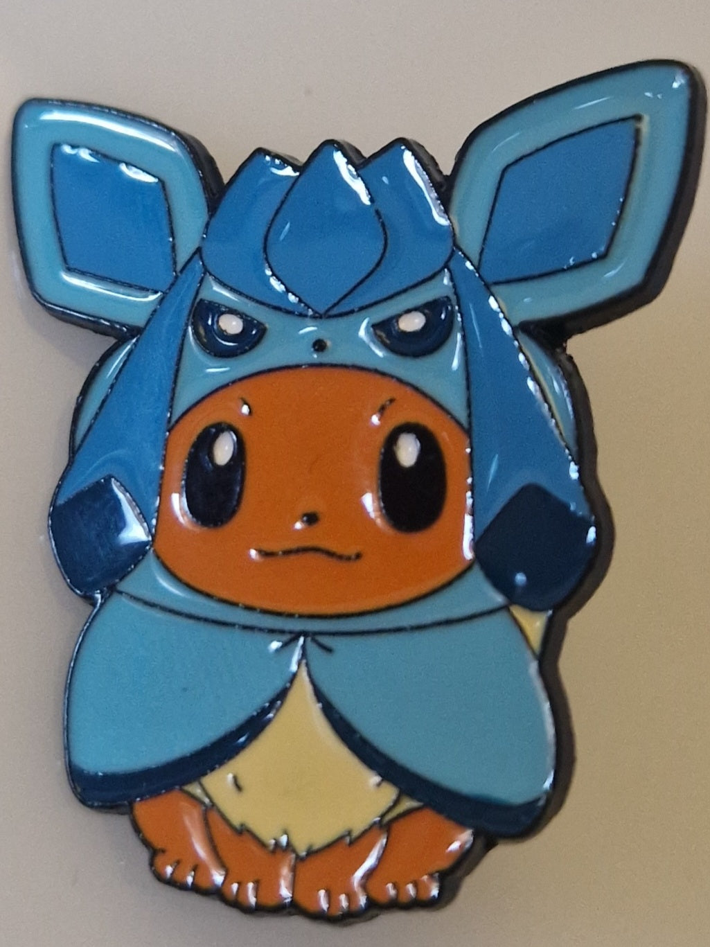 Pokémon-style brooch pin – Eevee in Glaceon Costume